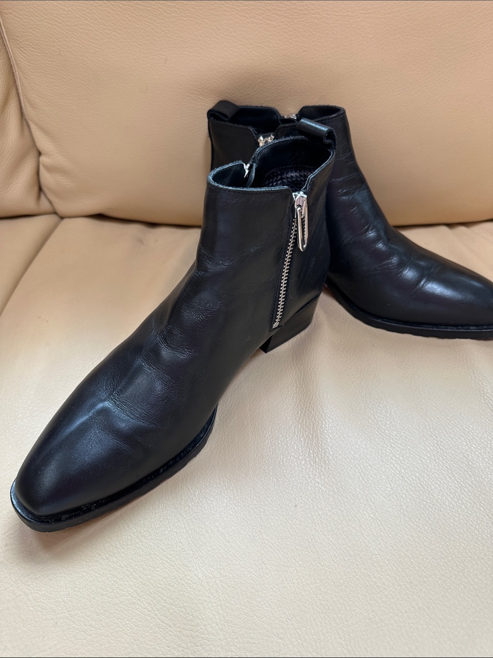 Aquatalia Black Leather Chelsea-Style Ankle Boots with Side Zipper